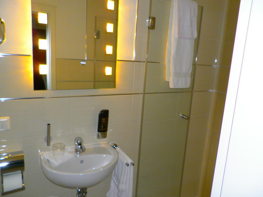 Astra Hotel Kaiserslautern Room photo