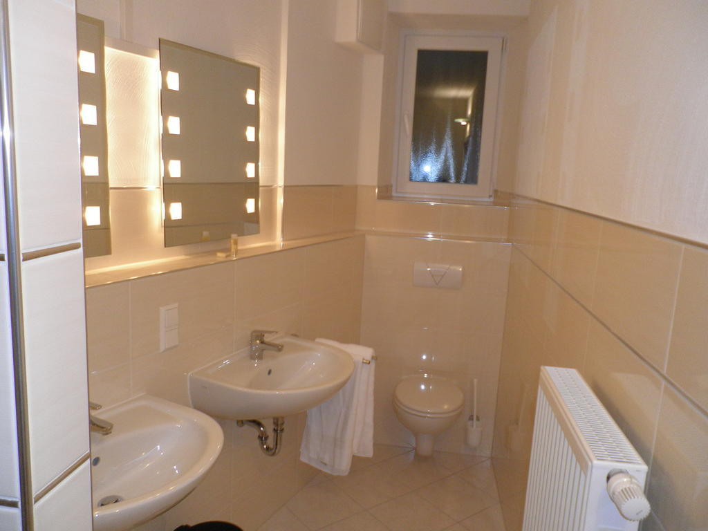 Astra Hotel Kaiserslautern Room photo
